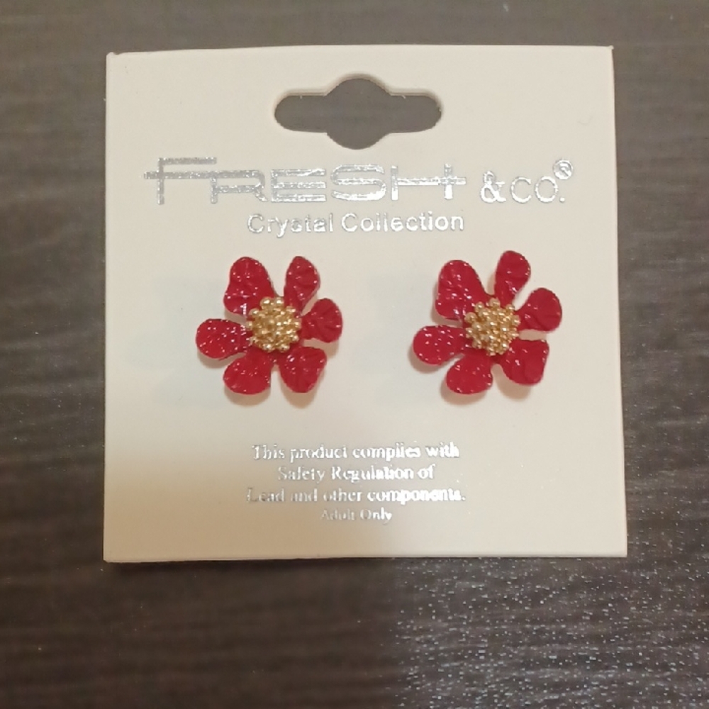 Fresh Red Floral Earrings with Gold Accent